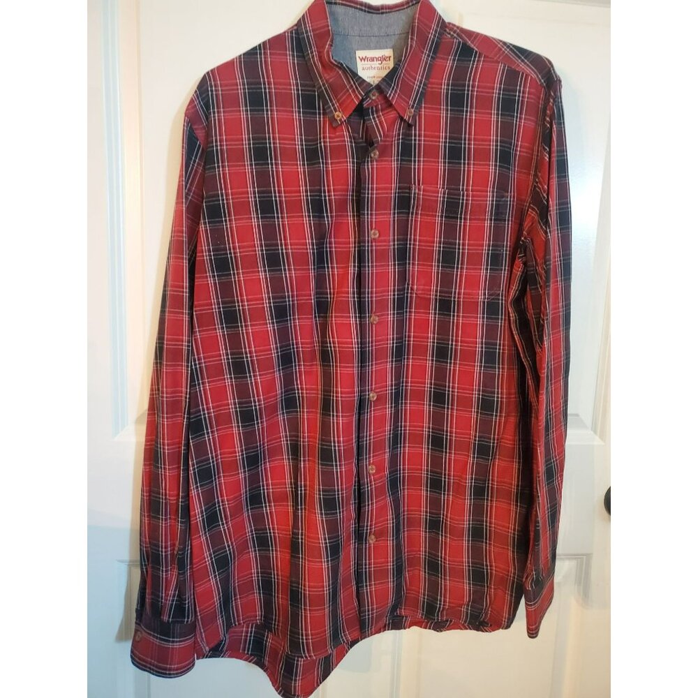Wrangler Authentic Men's LT Red/Black/White button closure dress shirt cotton